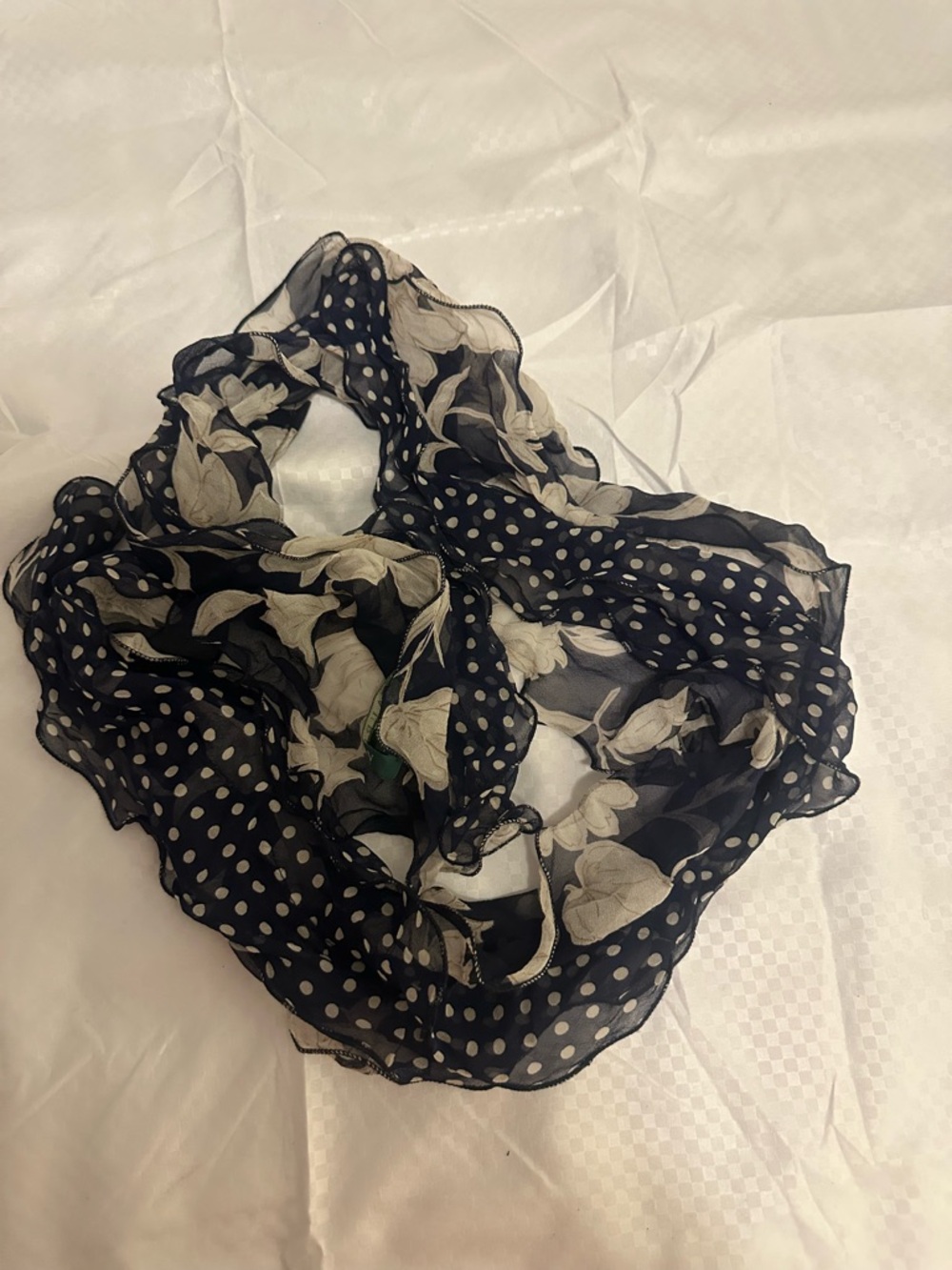 Lauren Ralph Lauren Floral 💯 Silk Scarf Black and Cream, polka dots - Picture 15 of 15